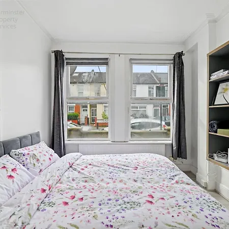 Cosy Tottenham Apartment Sleeps 4 London Exterior photo