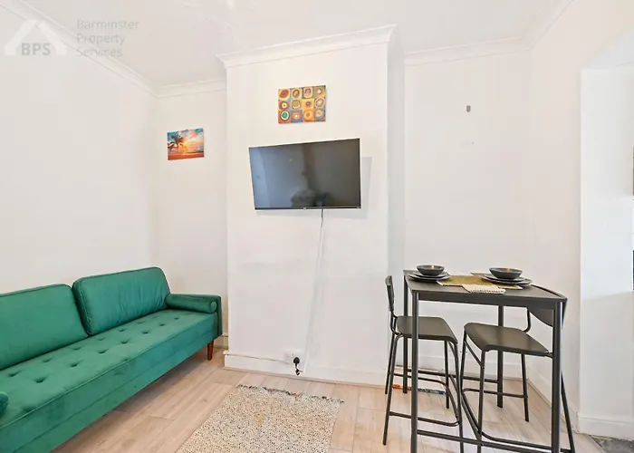 Cosy Tottenham Apartment Sleeps 4