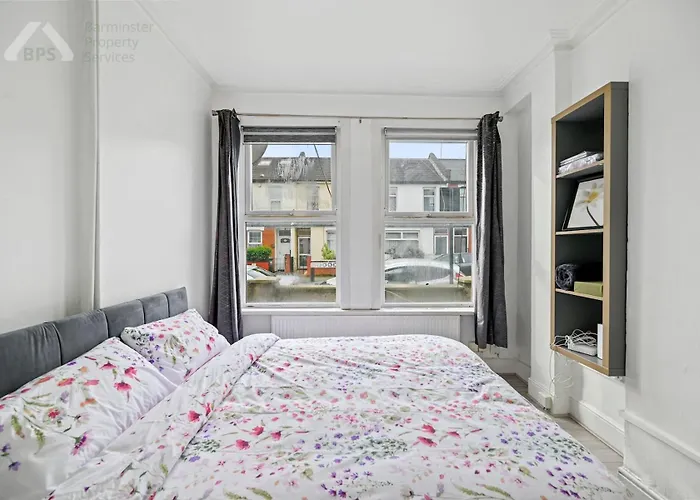 Cosy Tottenham Apartment Sleeps 4